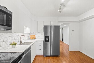 2 Bailiffs Ct-Unit -102 in Timonium, MD - Building Photo - Building Photo