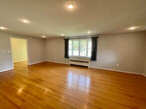 21 Lindy Ln in West Hartford, CT - Building Photo - Building Photo