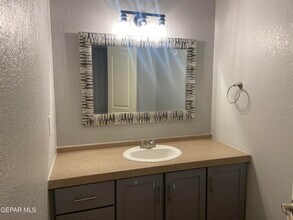 4433 N Stanton St in El Paso, TX - Building Photo - Building Photo