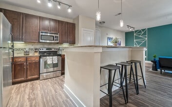 7373 Valley View Ln in Dallas, TX - Building Photo - Building Photo