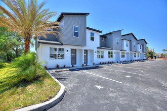 61 Cordona Dr, Unit 61 Cordona Drive #E in Kissimmee, FL - Foto de edificio - Building Photo