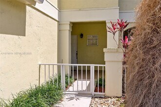 11828 SW 100th St in Miami, FL - Building Photo - Building Photo