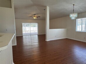 210 Chardonnay Pl in Valrico, FL - Building Photo - Building Photo