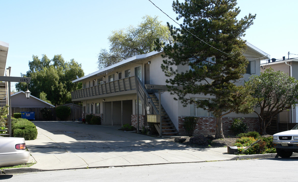 1147 Davis St in Redwood City, CA - Building Photo