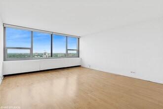 1700 E 56th St in Chicago, IL - Building Photo - Building Photo