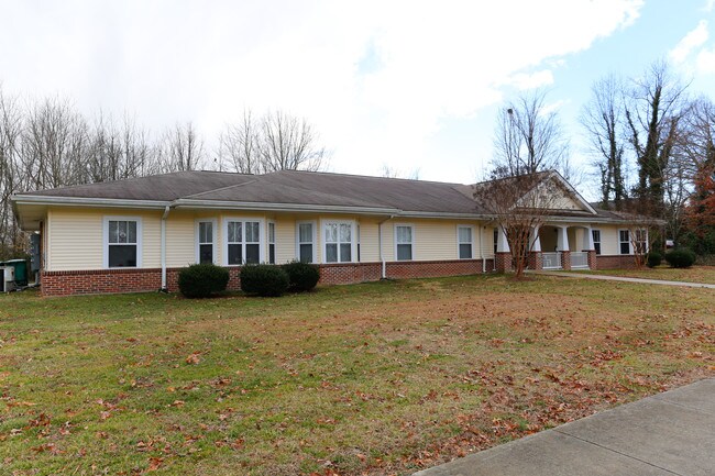 Matthew's Place in Albemarle, NC - Foto de edificio - Building Photo