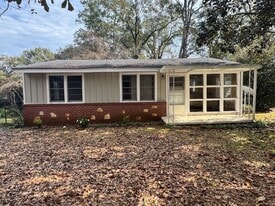 138 Youngs Mill Rd in Lagrange, GA - Building Photo