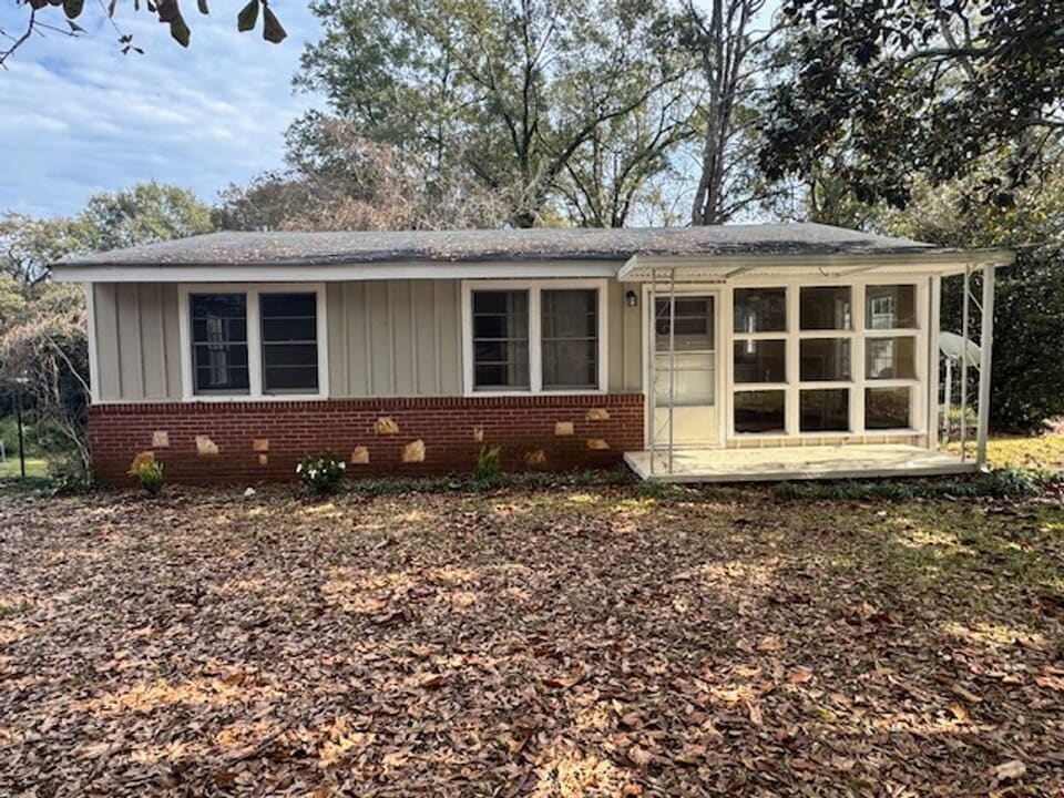 138 Youngs Mill Rd in Lagrange, GA - Building Photo