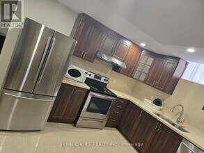 3144 Clipperton Dr in Mississauga, ON - Building Photo - Building Photo
