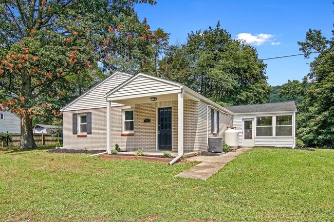 property at 1461 Fieldstone Ln