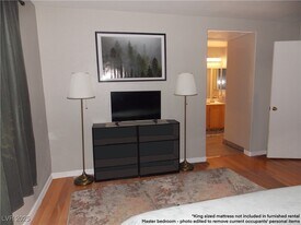 9909 Calabasas Ave in Las Vegas, NV - Building Photo