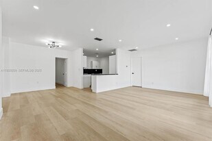 2610 NW 83rd Ave in Sunrise, FL - Building Photo