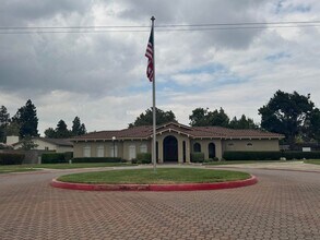 7415 Sunborough Ln in Sacramento, CA - Building Photo - Building Photo