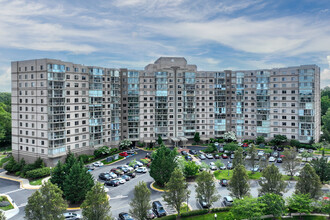 Blue Ridge at Lansdowne Woods Condominium in Leesburg, VA - Building Photo - Building Photo