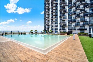 5300 Paseo Blvd in Doral, FL - Building Photo
