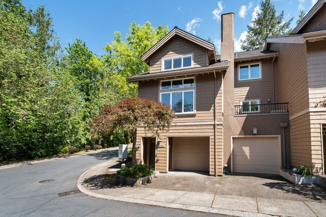 10251 NW Village Heights Dr in Portland, OR - Building Photo - Building Photo