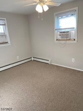 44 Indian Spring Rd in Mt. Olive, NJ - Foto de edificio - Building Photo