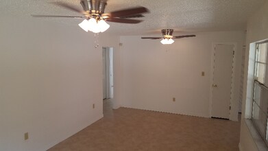 7111 N 9th St in Tampa, FL - Building Photo - Building Photo