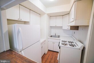 1021 Clinton St in Philadelphia, PA - Building Photo - Building Photo