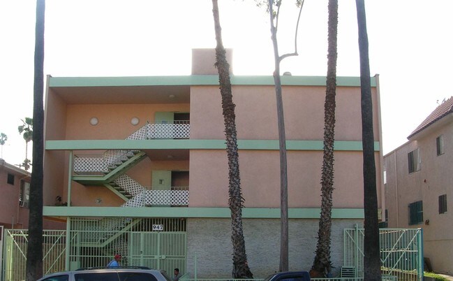 947 S Westmoreland Ave in Los Angeles, CA - Building Photo - Building Photo