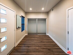 2753 Waverly Dr in Los Angeles, CA - Building Photo - Building Photo