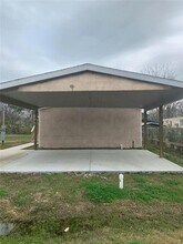 335 4th St in Dickinson, TX - Building Photo - Building Photo
