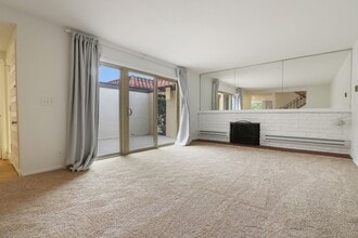 3036 Clubhouse Rd in Costa Mesa, CA - Building Photo - Building Photo