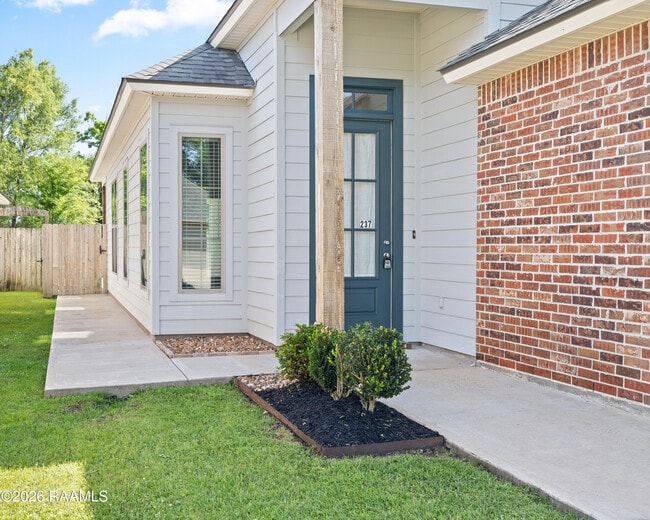 237 Twin Meadow Ln in Lafayette, LA - Building Photo - Building Photo