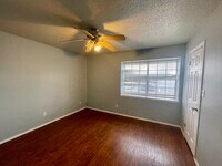 1801 E Lindsey St photo'