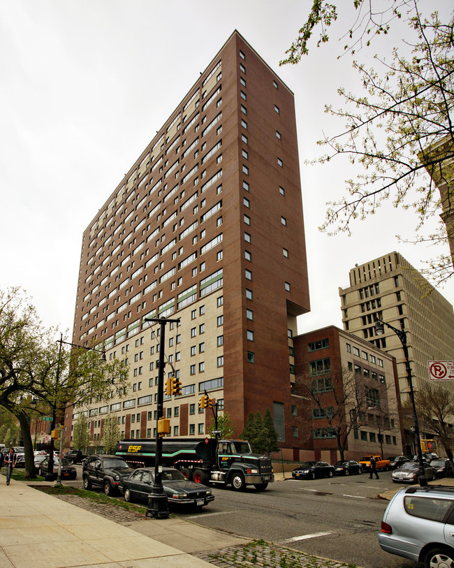 East Campus Building in New York, NY - Foto de edificio - Building Photo