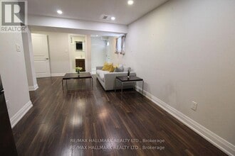 158 Kingshill Rd in Richmond Hill, ON - Building Photo - Building Photo