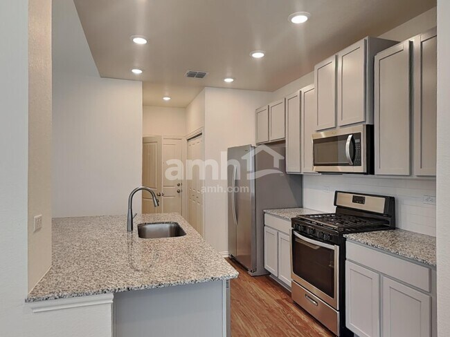 2721 Meadowood Heights in New Braunfels, TX - Building Photo - Building Photo