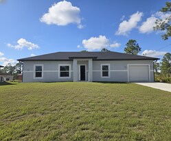 322 Mangonia Ave in Lehigh Acres, FL - Building Photo