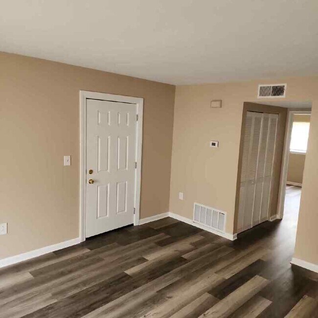 4901 Saddlebrook Ln in Louisville, KY - Building Photo - Building Photo