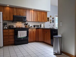 184 White St, Unit 2 in Belmont, MA - Building Photo - Building Photo