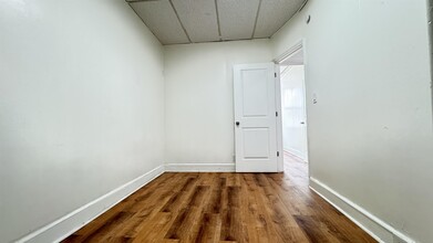 40 W 17th St in Bayonne, NJ - Building Photo - Building Photo