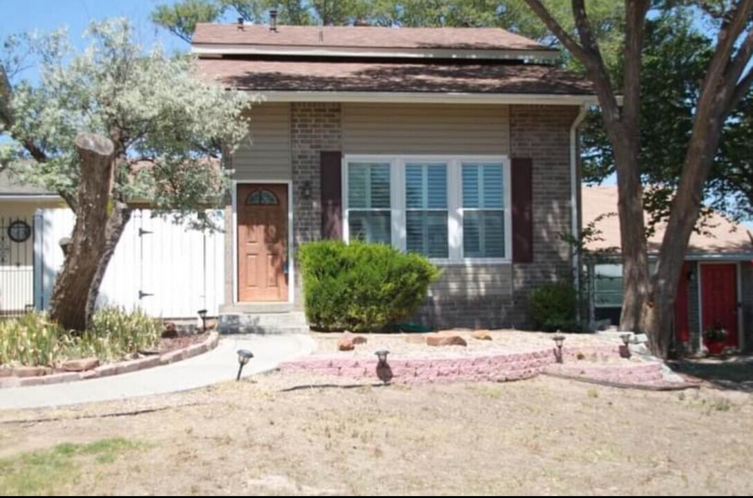 24 Cherrywood Square in Canyon, TX - Foto de edificio