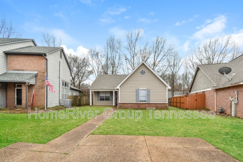 7895 Bentwood Cir in Memphis, TN - Building Photo