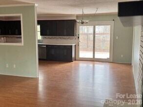 9113 Mountain Aire Cir in Charlotte, NC - Building Photo - Building Photo