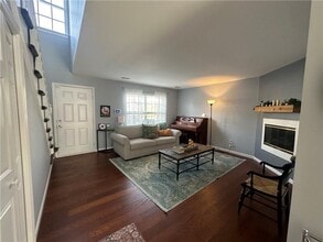 620 Crab Apple Ln in New Windsor, NY - Building Photo - Building Photo