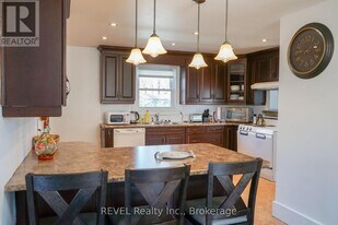 4046 Main St in Niagara Falls, ON - Building Photo