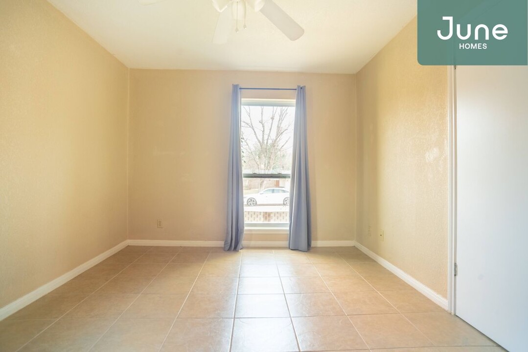 5407 Tipton Dr-Unit -B in Austin, TX - Foto de edificio