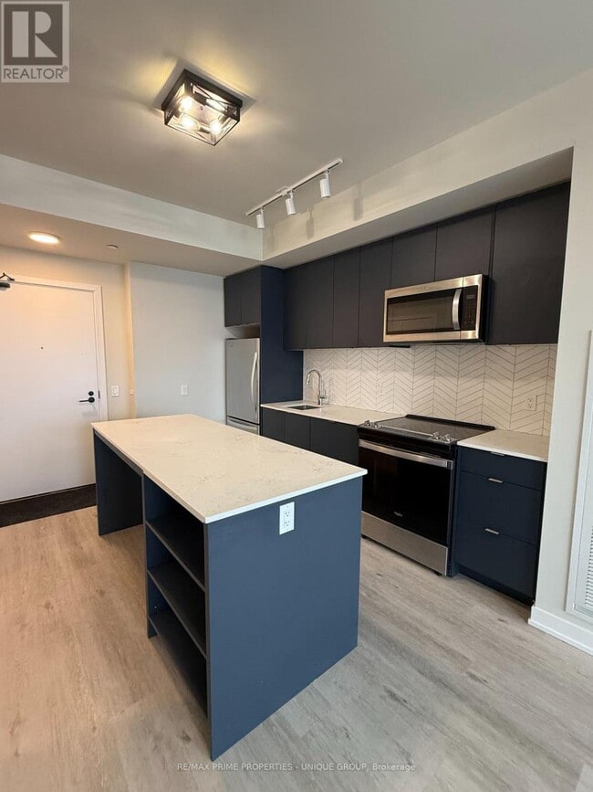 1606 Charles St in Whitby, ON - Building Photo - Building Photo