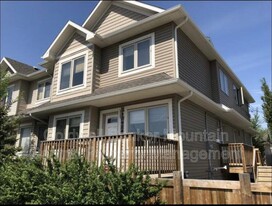 9648-9106 106 Ave NW in Edmonton, AB - Building Photo
