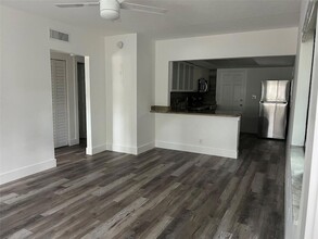 714 SE 19th Ave, Unit 5 in Deerfield Beach, FL - Building Photo - Building Photo