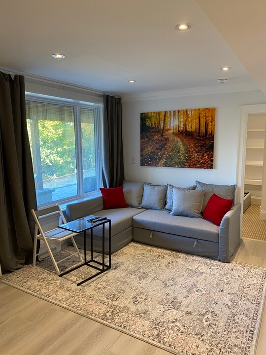 259 Ridgewood Rd in Toronto, ON - Building Photo