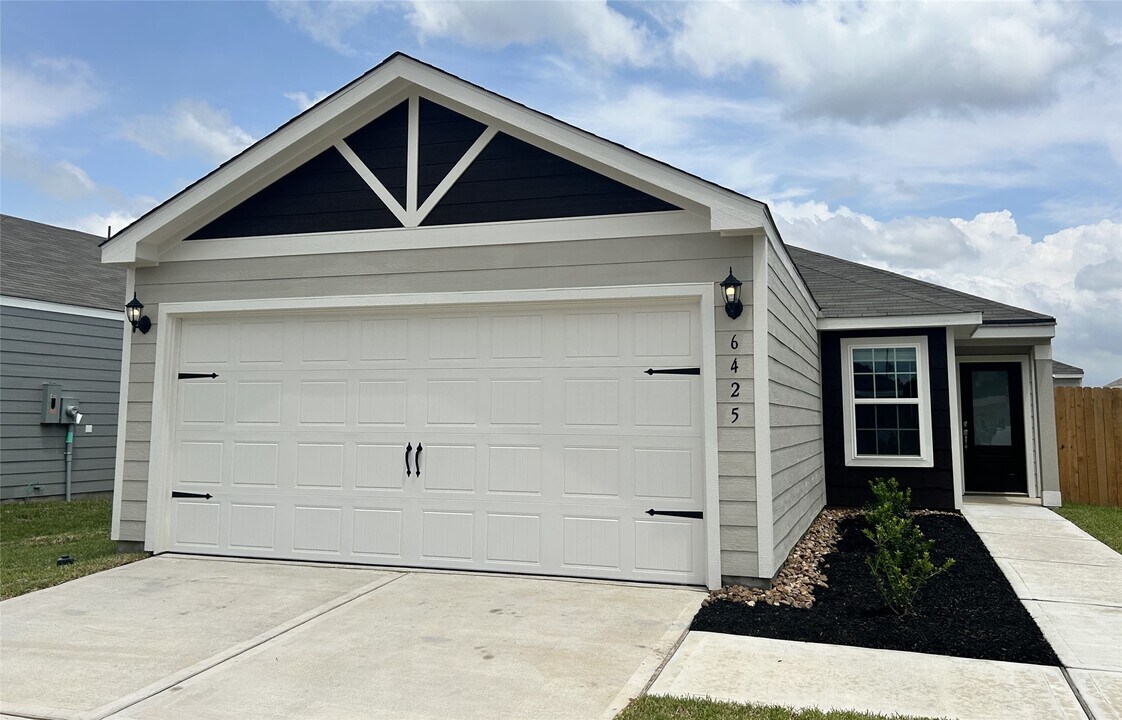 6425 Winter Elm St in Houston, TX - Building Photo