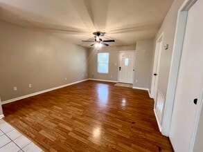 1402 Hicks Rd, Unit C in Jefferson City, TN - Foto de edificio - Building Photo