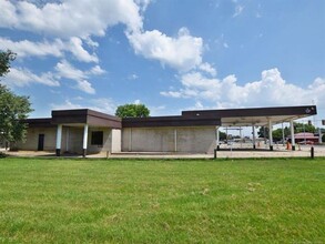 300 S 2nd St in Stilwell, OK - Building Photo - Building Photo