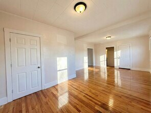 45 Slater St, Unit 1 in Fall River, MA - Building Photo - Building Photo